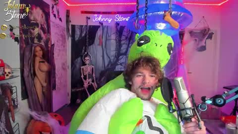 Snapshot of thejohnnystone chatting on 10/18/25, 12:57 Johnny Stone online show from 10/18/25, 12:57