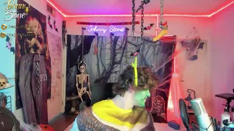 Snapshot of thejohnnystone chatting on 10/22/25, 12:22 Johnny Stone online show from 10/22/25, 12:22