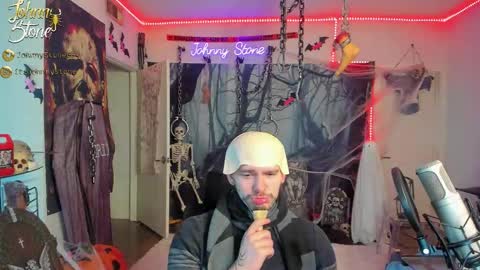 Snapshot of thejohnnystone chatting on 10/29/25, 12:13 Johnny Stone online show from 10/29/25, 12:13