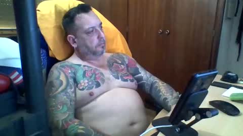 Snapshot of thekier chatting on 12/22/24, 03:00 thekier online show from 12/22/24, 03:00