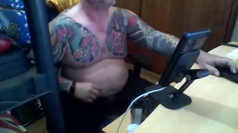 Snapshot of thekier chatting on 02/14/25, 11:42 thekier online show from 02/14/25, 11:42