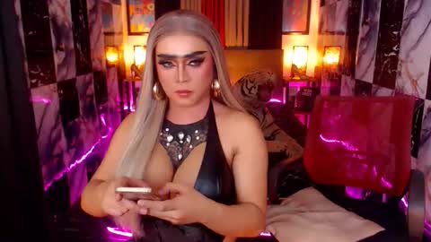 Paula online show from 12/19/25, 08:10