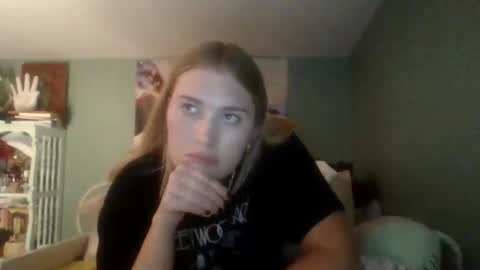 Snapshot of thelittlebambii chatting on 11/18/25, 12:49 Little Bambii online show from 11/18/25, 12:49