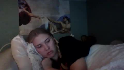 Snapshot of thelittlebambii chatting on 11/25/25, 04:12 Little Bambii online show from 11/25/25, 04:12