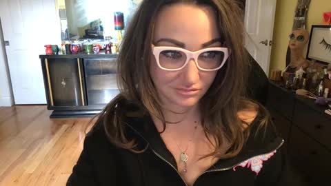 Snapshot of themrsnelson chatting on 12/18/24, 06:57 Cach Nelson online show from 12/18/24, 06:57