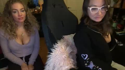 Snapshot of themrsnelson chatting on 12/31/24, 10:12 Cach Nelson online show from 12/31/24, 10:12