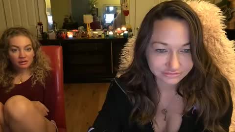 Snapshot of themrsnelson chatting on 01/01/25, 01:05 Cach Nelson online show from 01/01/25, 01:05