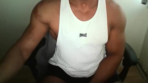 Snapshot of themusclefactory chatting on 09/25/25, 05:05 TheMuscleFactory online show from 09/25/25, 05:05
