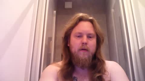 Snapshot of thenewdude1992 chatting on 02/14/26, 01:41 thenewdude1992 online show from 02/14/26, 01:41