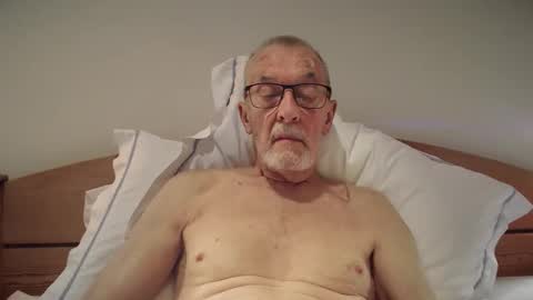 theowlandthe online show from 12/04/25, 04:38