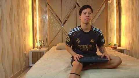 Snapshot of thepinkigirlxxx chatting on 09/20/25, 07:26 NaniKimandPetter online show from 09/20/25, 07:26