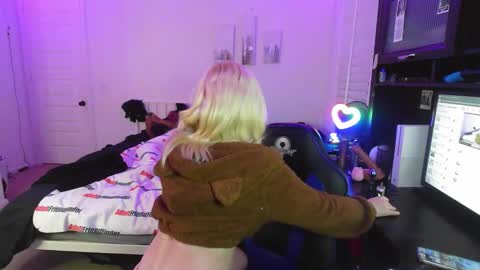 The Plug Love  Friends online show from 11/28/25, 01:47