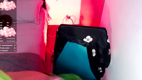 Sara online show from 01/10/25, 01:42