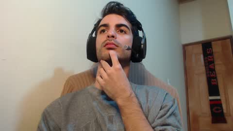 Santiago Enrique online show from 12/17/24, 06:02