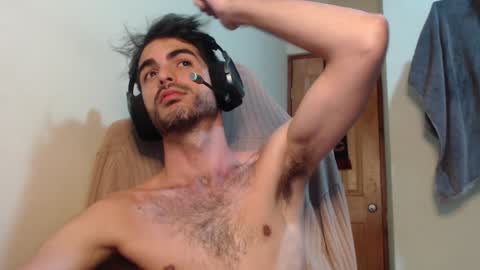 Santiago Enrique online show from 02/08/25, 04:14