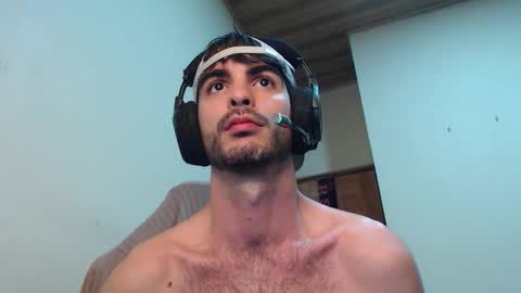 Santiago Enrique online show from 11/18/25, 06:07