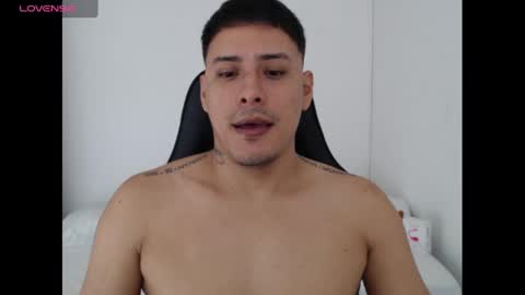 Snapshot of therokalejandro chatting on 01/27/25, 01:19 ALEJANDRO online show from 01/27/25, 01:19