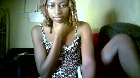 Snapshot of therry_heart chatting on 08/05/26, 08:28 hearty online show from 08/05/26, 08:28