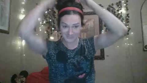 Snapshot of thesillymillie chatting on 10/24/25, 03:14 sillymillie0 online show from 10/24/25, 03:14