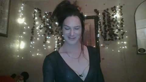 Snapshot of thesillymillie chatting on 11/13/25, 02:54 sillymillie0 online show from 11/13/25, 02:54