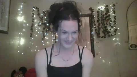 Snapshot of thesillymillie chatting on 12/15/25, 08:46 sillymillie0 online show from 12/15/25, 08:46