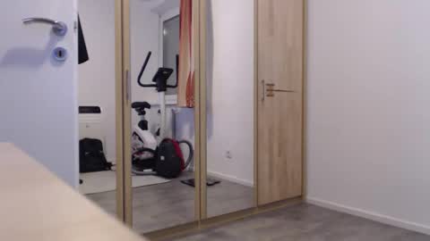 theskylake1 online show from 12/16/25, 04:45