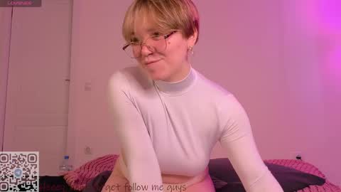 Snapshot of thestaronsky chatting on 04/30/26, 04:30 Lucia online show from 04/30/26, 04:30