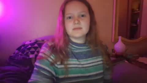 Snapshot of thestrawberrycreme chatting on 12/20/24, 05:18 thestrawberrycreme online show from 12/20/24, 05:18