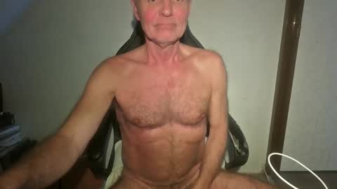 Snapshot of thestrip01 chatting on 05/24/26, 05:29 NudeDJ online show from 05/24/26, 05:29