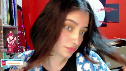 Snapshot of thesweethari chatting on 01/27/25, 05:47 I dont do real meetings My bio online show from 01/27/25, 05:47