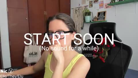 Nicole online show from 12/01/25, 01:16