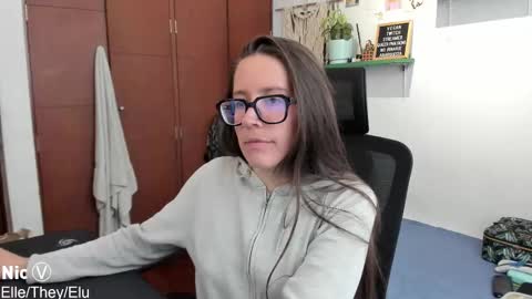 Nicole online show from 12/22/25, 08:17