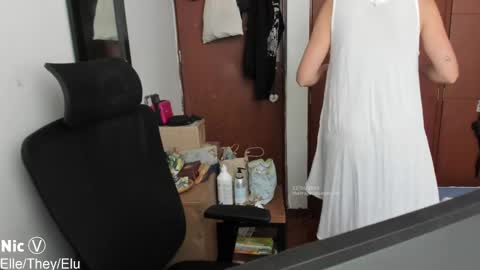 Nicole online show from 04/22/26, 03:02