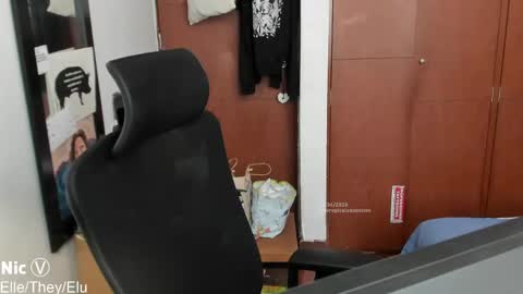 Nicole online show from 04/23/26, 03:14