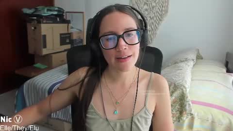 Snapshot of thetropicalseduction chatting on 07/06/26, 08:44 Nicole online show from 07/06/26, 08:44