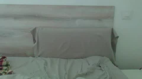Scarf guy online show from 02/14/25, 10:17