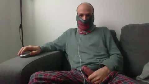 Scarf guy online show from 02/04/26, 09:04