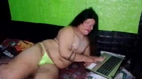 Snapshot of thewildtop chatting on 01/04/25, 07:02 chubbysweetsexybitch online show from 01/04/25, 07:02