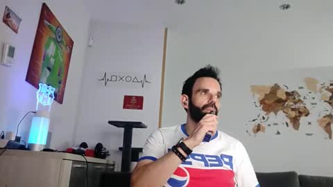 Snapshot of thewitcher69_ chatting on 09/20/25, 09:32 thewitcher69_ online show from 09/20/25, 09:32