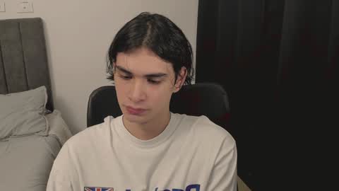 Snapshot of thiaan__ chatting on 12/21/24, 12:53 thiaan__ online show from 12/21/24, 12:53