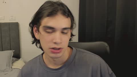 Snapshot of thiaan__ chatting on 12/25/24, 01:10 thiaan__ online show from 12/25/24, 01:10