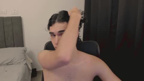 Snapshot of thiaan__ chatting on 12/31/24, 10:04 thiaan__ online show from 12/31/24, 10:04