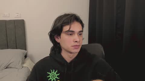 Snapshot of thiaan__ chatting on 01/10/25, 04:01 thiaan__ online show from 01/10/25, 04:01