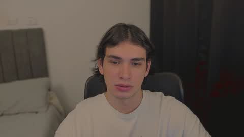 Snapshot of thiaan__ chatting on 01/17/25, 02:50 thiaan__ online show from 01/17/25, 02:50