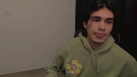 Snapshot of thiaan__ chatting on 02/15/25, 10:52 thiaan__ online show from 02/15/25, 10:52