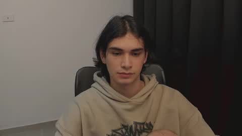 Snapshot of thiaan__ chatting on 02/21/25, 02:50 thiaan__ online show from 02/21/25, 02:50