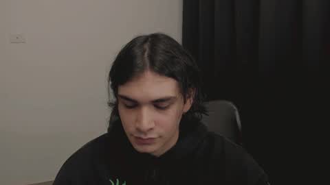 Snapshot of thiaan__ chatting on 03/08/25, 12:44 thiaan__ online show from 03/08/25, 12:44