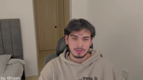 Snapshot of thiaan__ chatting on 09/18/25, 12:34 thiaan__ online show from 09/18/25, 12:34