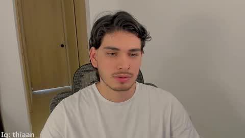 Snapshot of thiaan__ chatting on 10/27/25, 09:19 thiaan__ online show from 10/27/25, 09:19