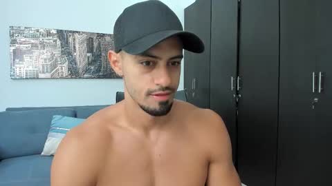 thiago_driussi online show from 11/23/25, 11:21